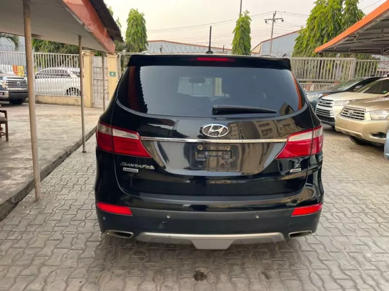 Hyundai Santa Fe   - 2015