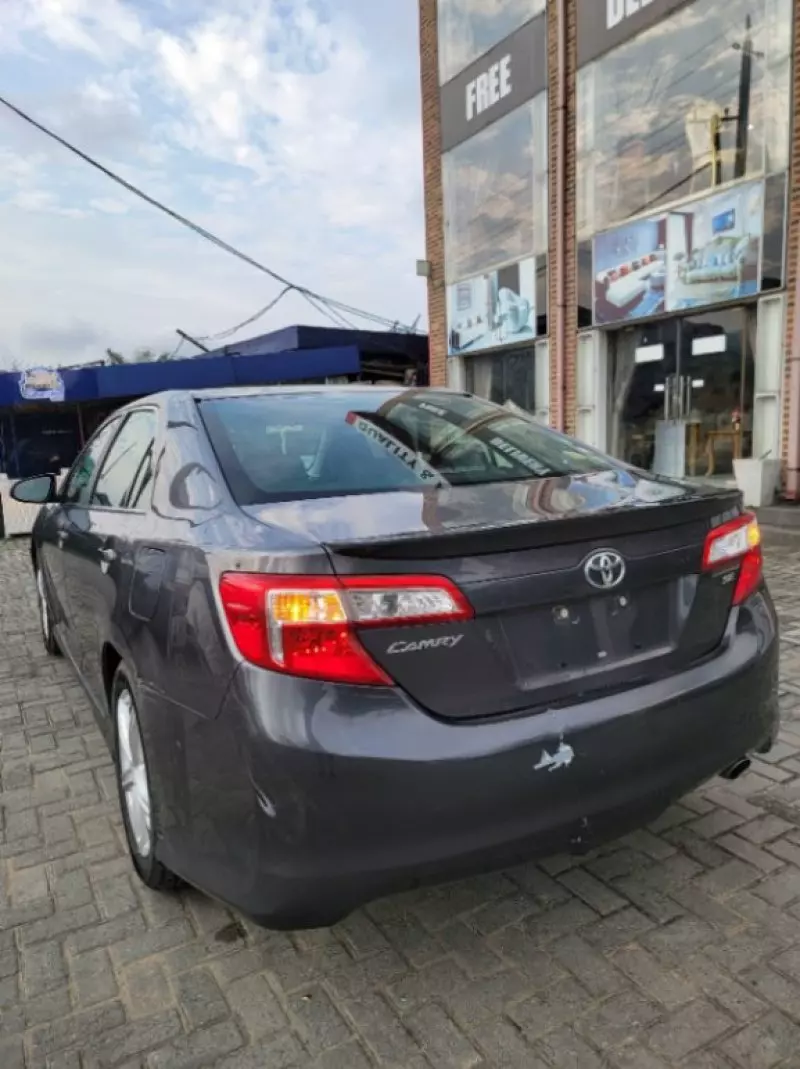 Toyota Camry   - 2013