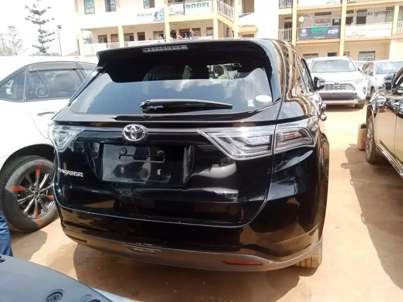 Toyota Harrier   - 2016