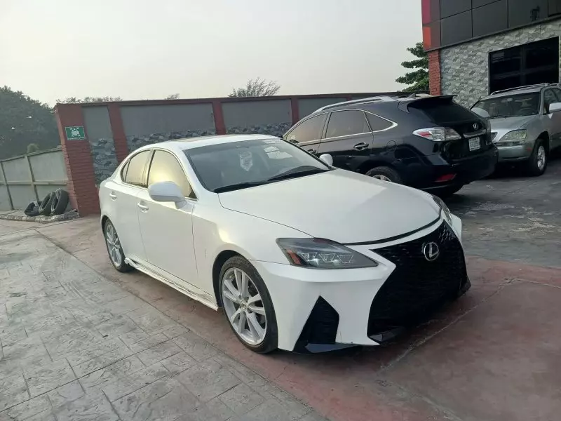 Lexus IS
