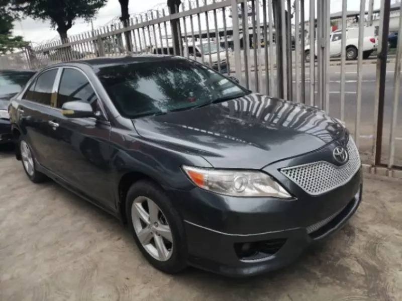 Toyota Camry   - 2010