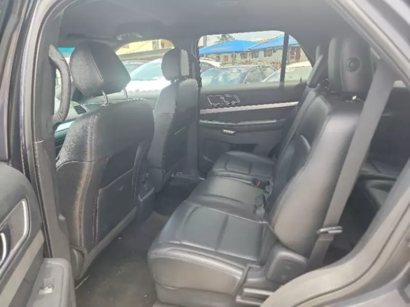 Ford Explorer   - 2017