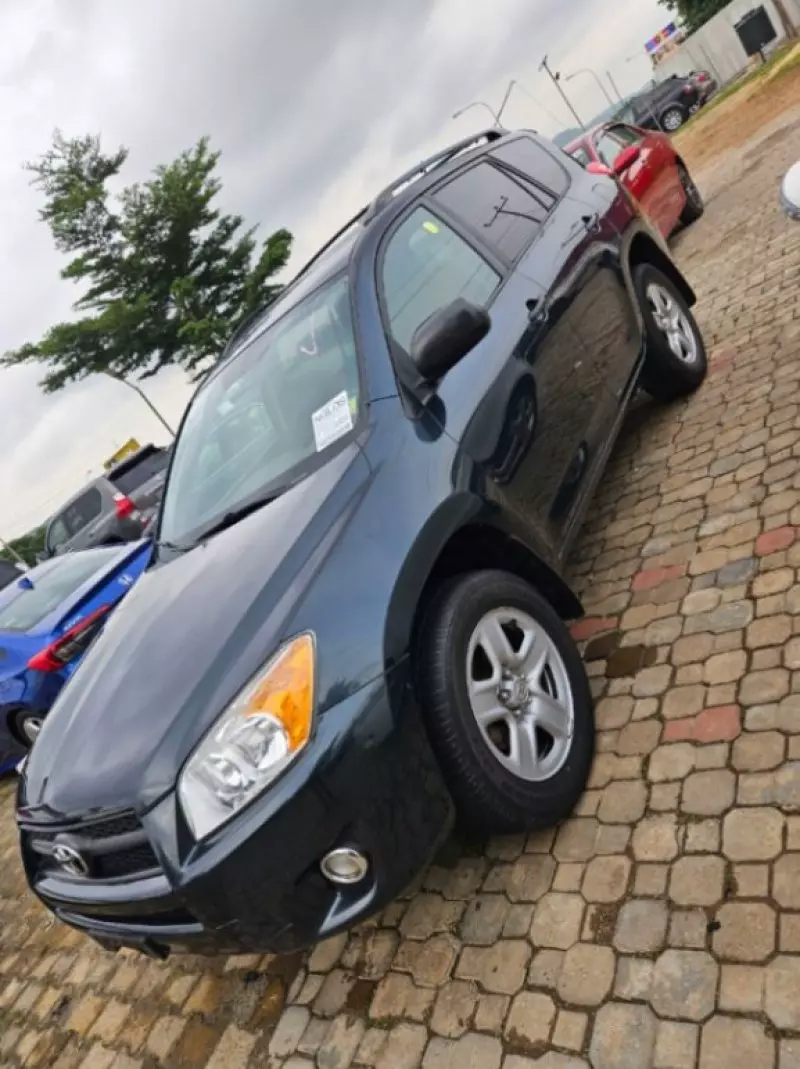 Toyota RAV 4   - 2010