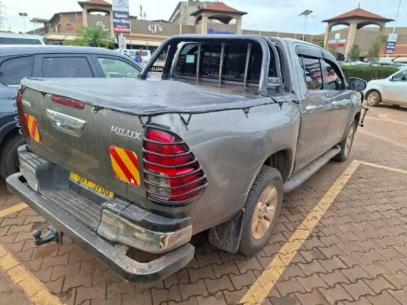 Toyota Hilux   - 2016