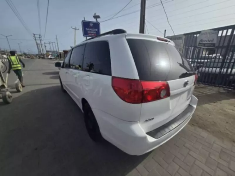 Toyota Sienna   - 2008