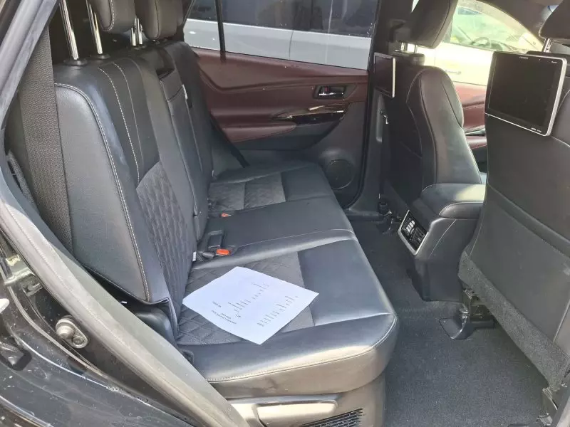 Toyota Harrier   - 2017