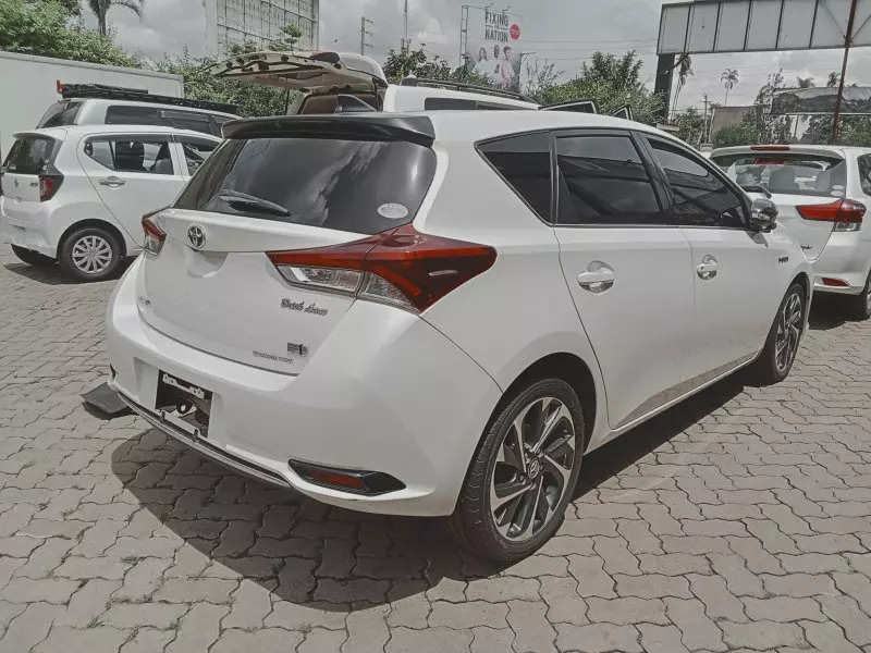 Toyota Auris Hybrid   - 2016