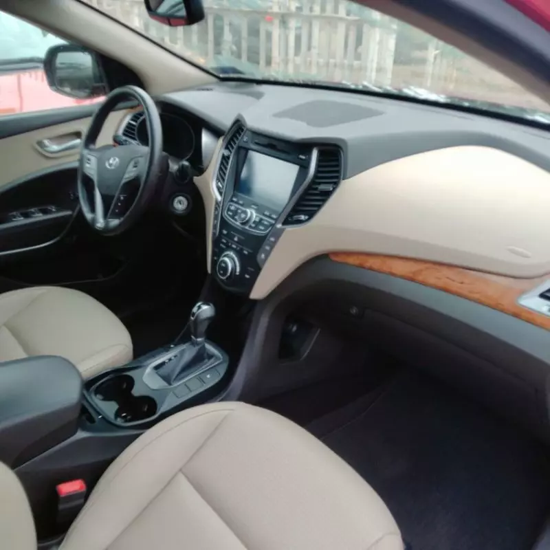 Hyundai Santa Fe   - 2013