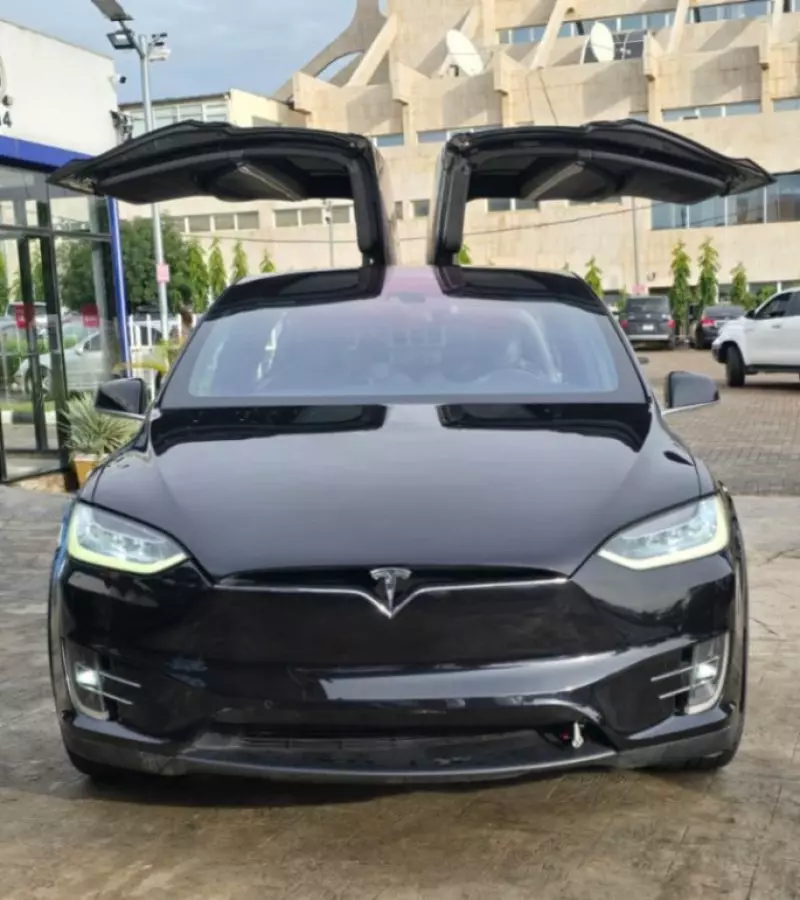 Tesla Model X   - 2017