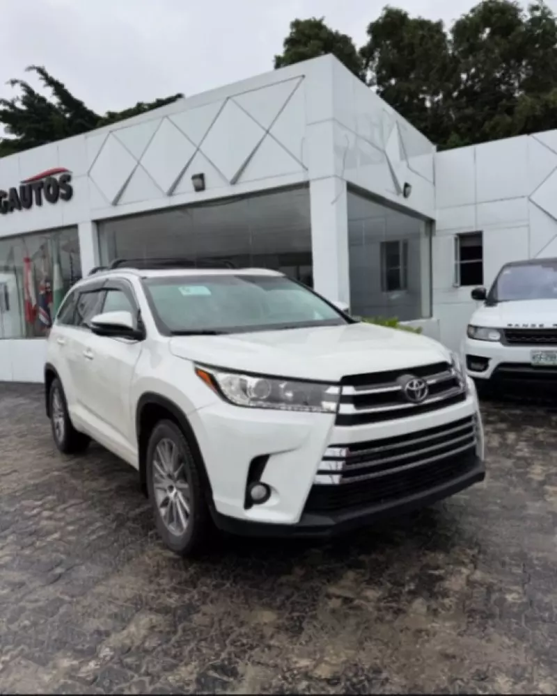 Toyota Highlander   - 2016