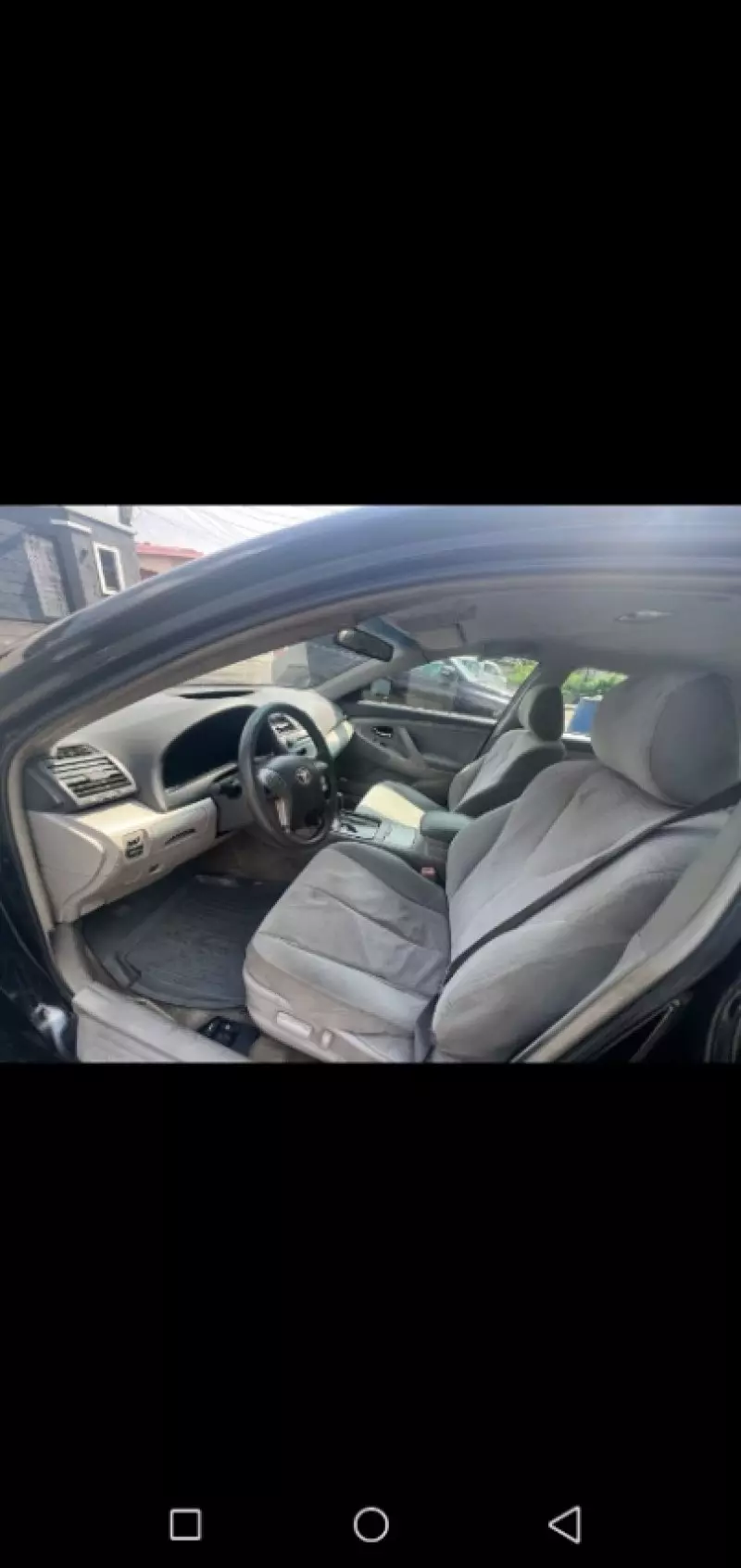 Toyota Camry   - 2010