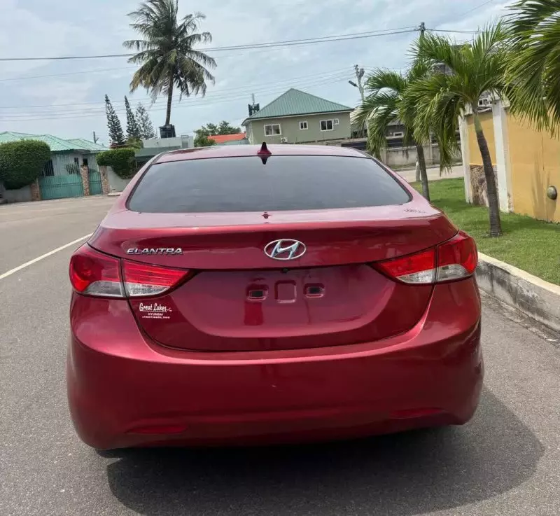 Hyundai Elantra   - 2013