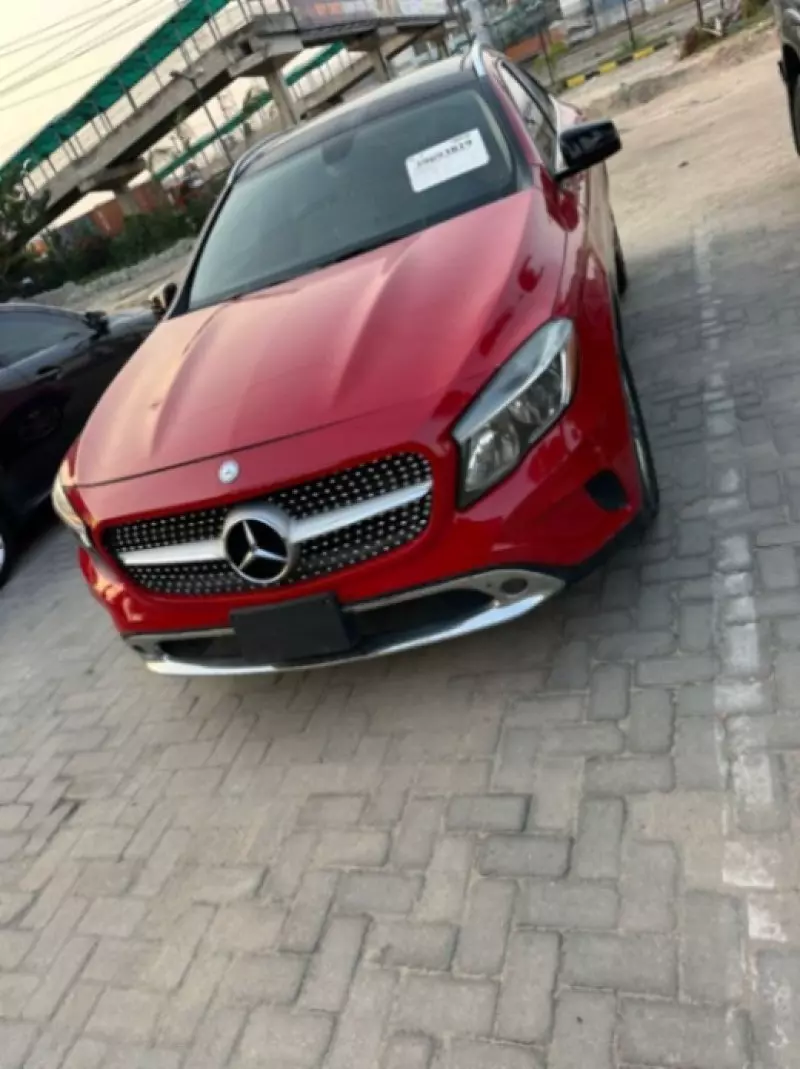 Mercedes-Benz GLA-Class   - 2015