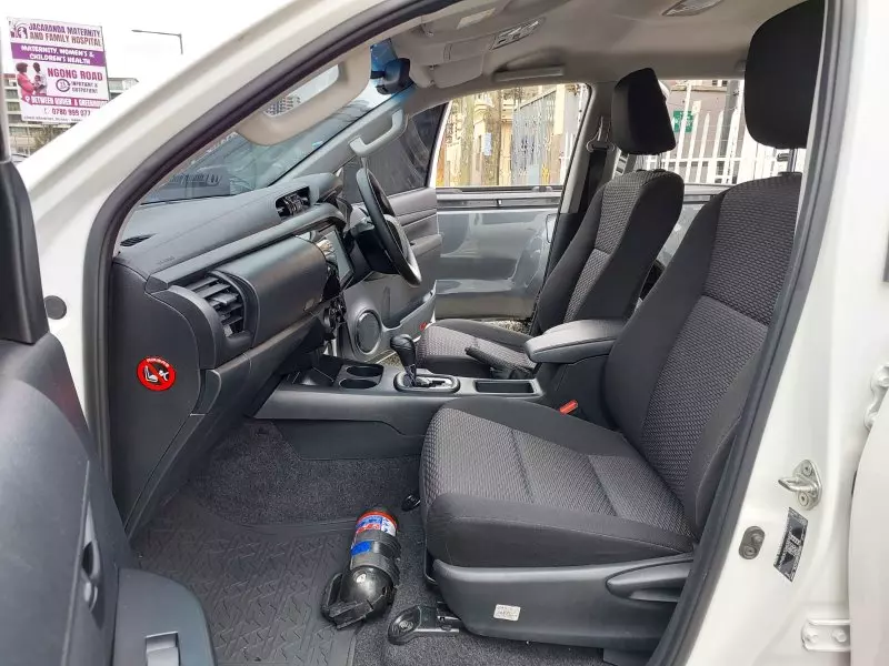 Toyota Hilux   - 2022