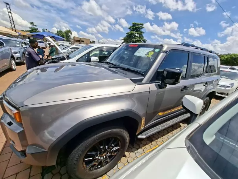Toyota Landcruiser Prado - 2024