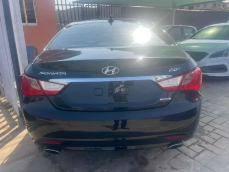 Hyundai Sonata   - 2011