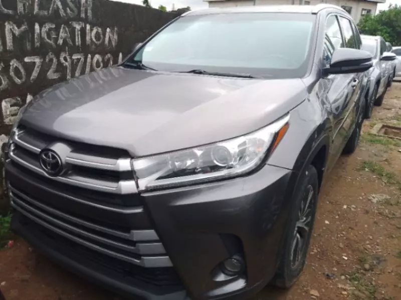 Toyota Highlander   - 2016