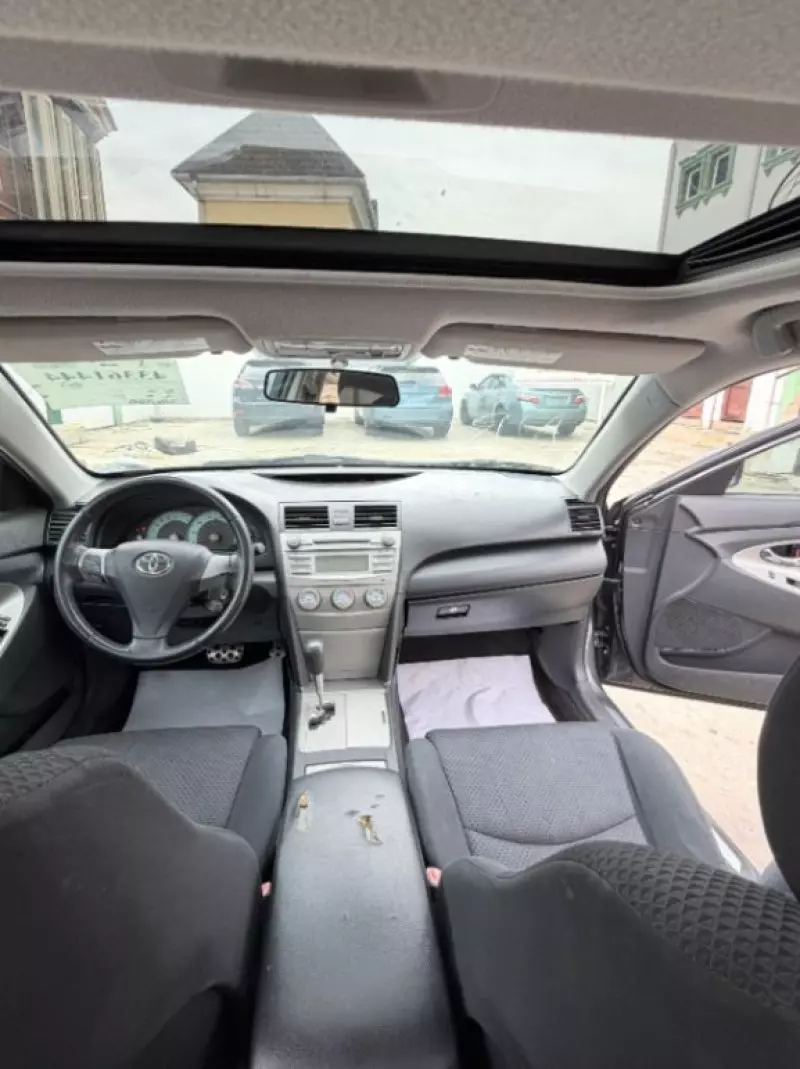 Toyota Camry   - 2011