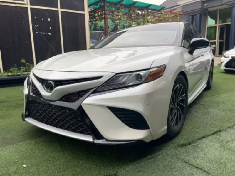 Toyota Camry   - 2018
