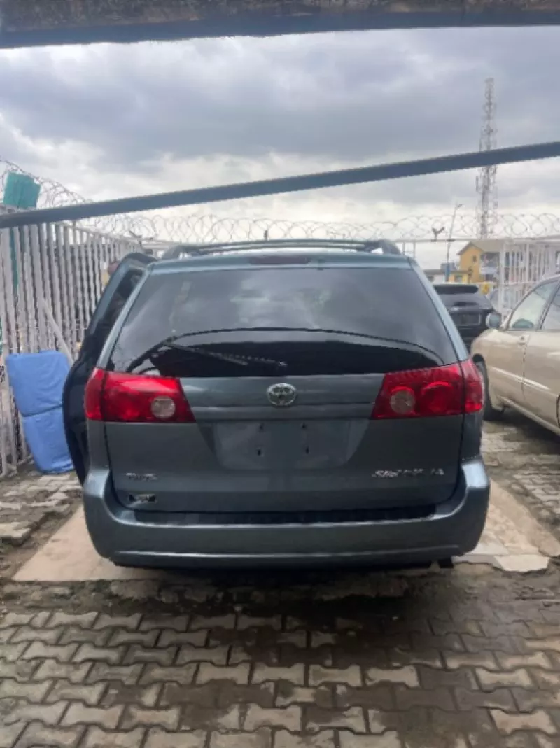Toyota Sienna   - 2008