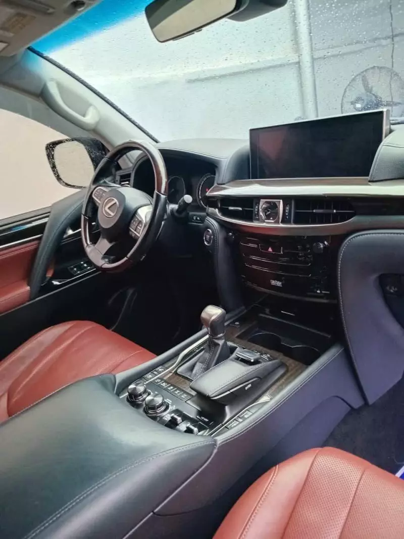Lexus LX 570   - 2017