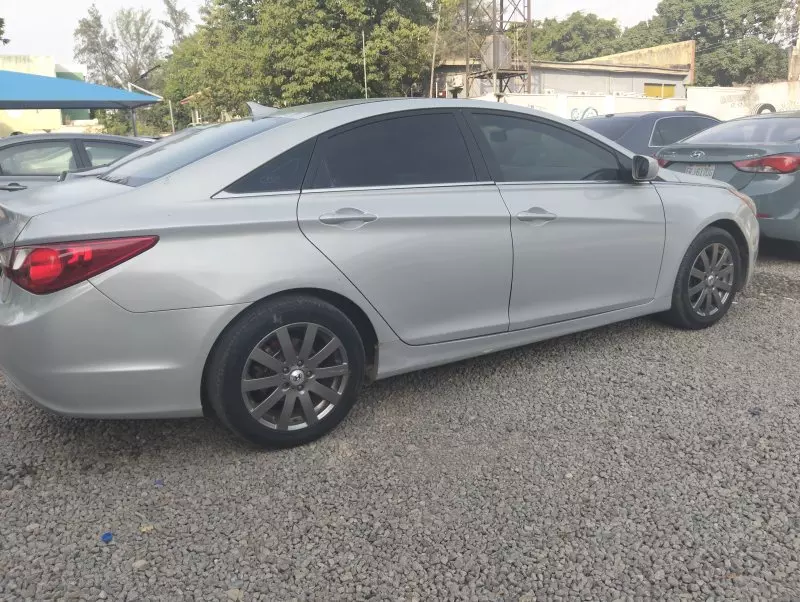 Hyundai Sonata   - 2011
