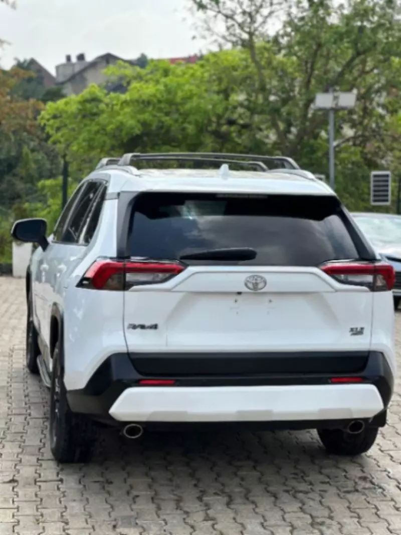 Toyota RAV 4   - 2019
