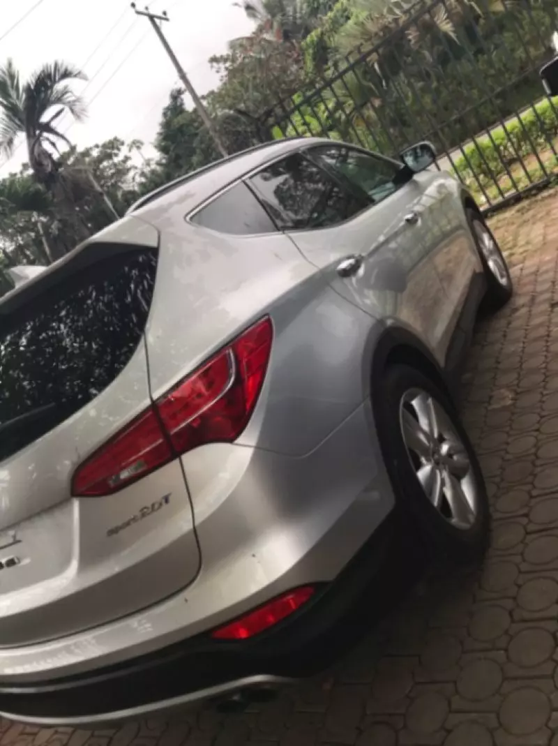 Hyundai Santa FE   - 2014
