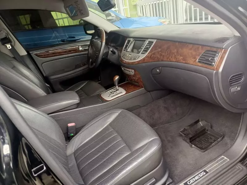 Hyundai Genesis   - 2011