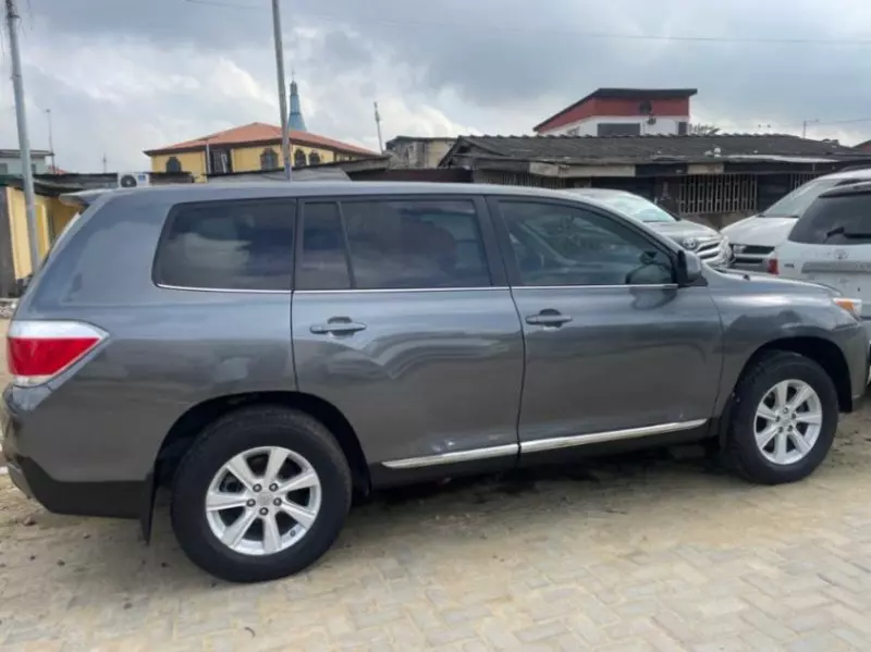 Toyota Highlander   - 2011