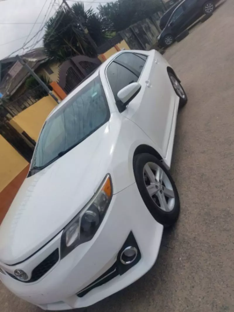 Toyota Camry   - 2012