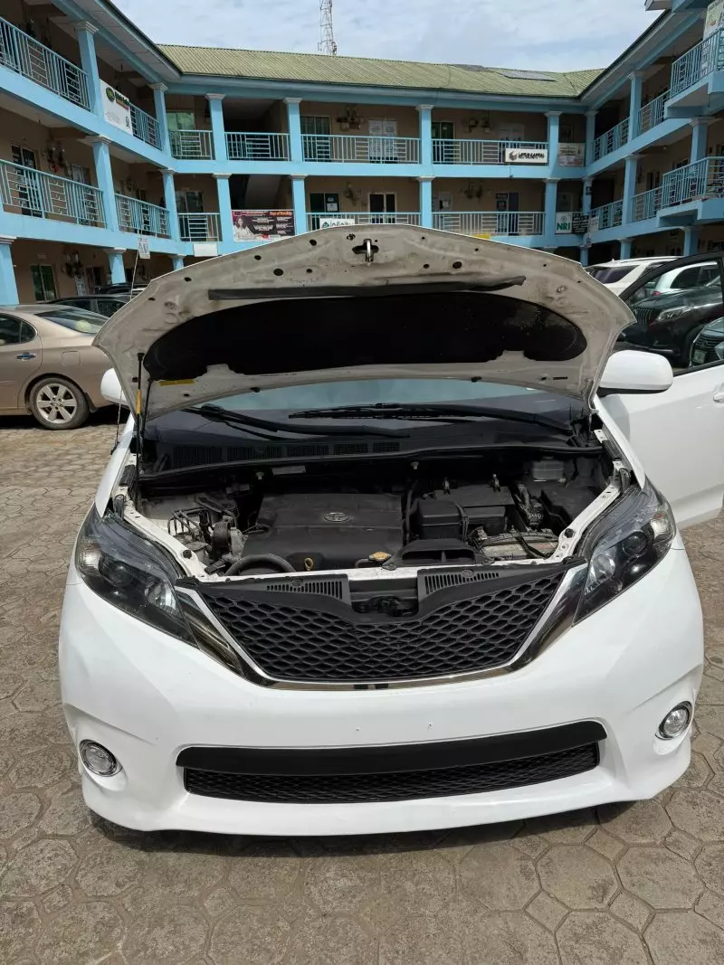 Toyota Sienna   - 2012