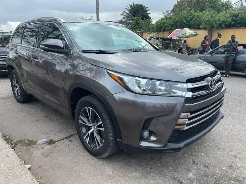 Toyota Highlander   - 2016
