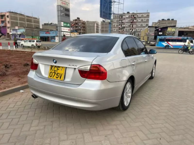 BMW 320i   - 2009