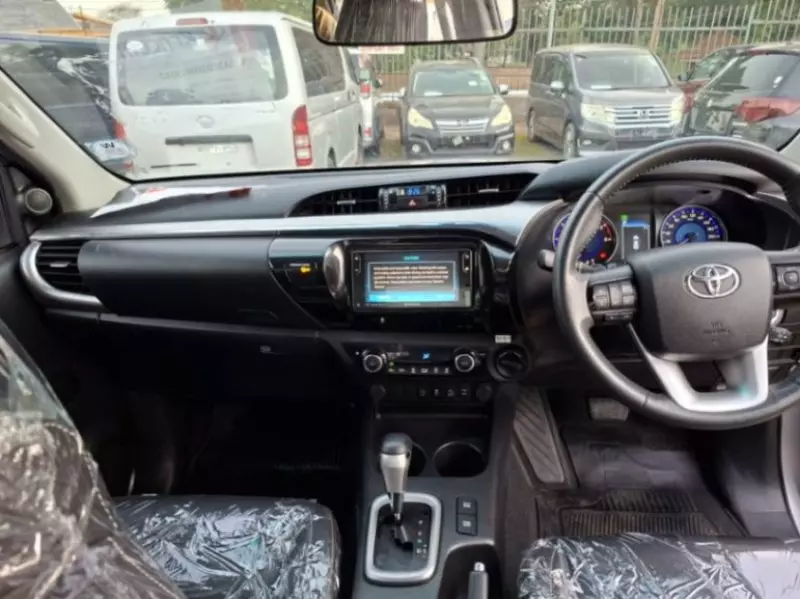 Toyota Hilux   - 2020