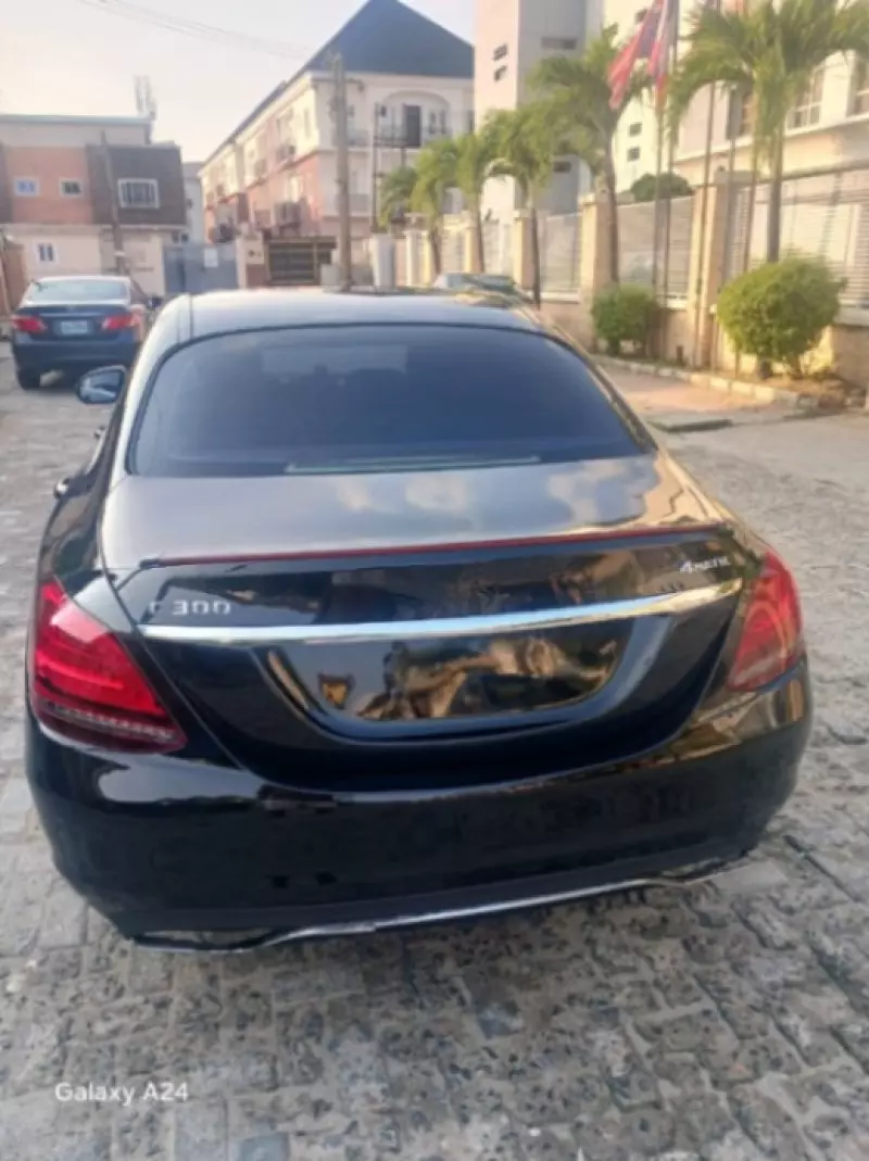 Mercedes-Benz C 300   - 2015