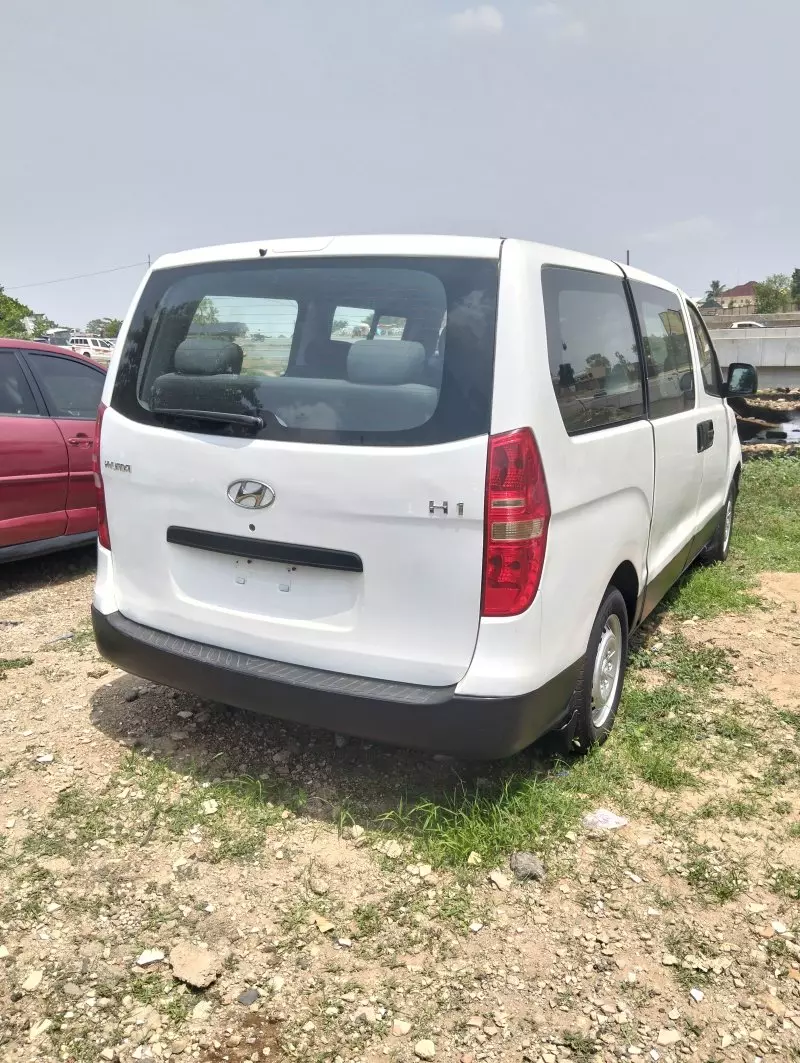 Hyundai H-1   - 2011