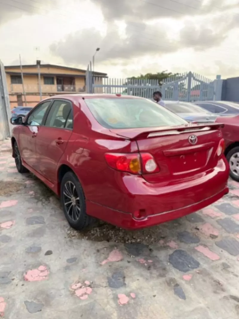 Toyota Corolla   - 2010