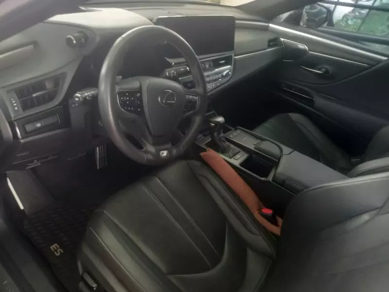 Lexus ES 350   - 2022