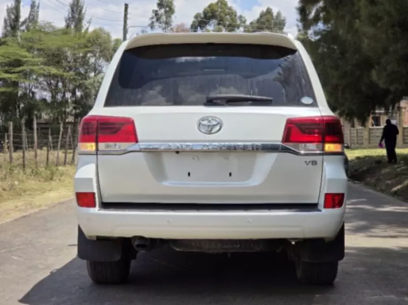 Toyota Land Cruiser V8   - 2020