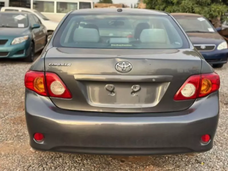 Toyota Corolla   - 2010