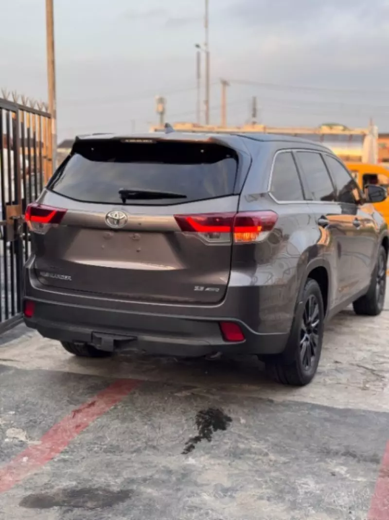 Toyota Highlander   - 2019
