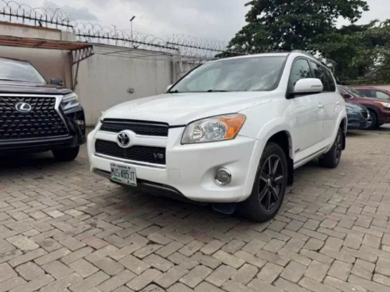 Toyota Rav4   - 2010