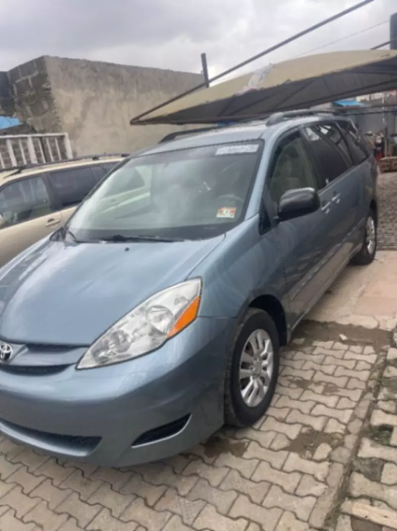 Toyota Sienna   - 2008