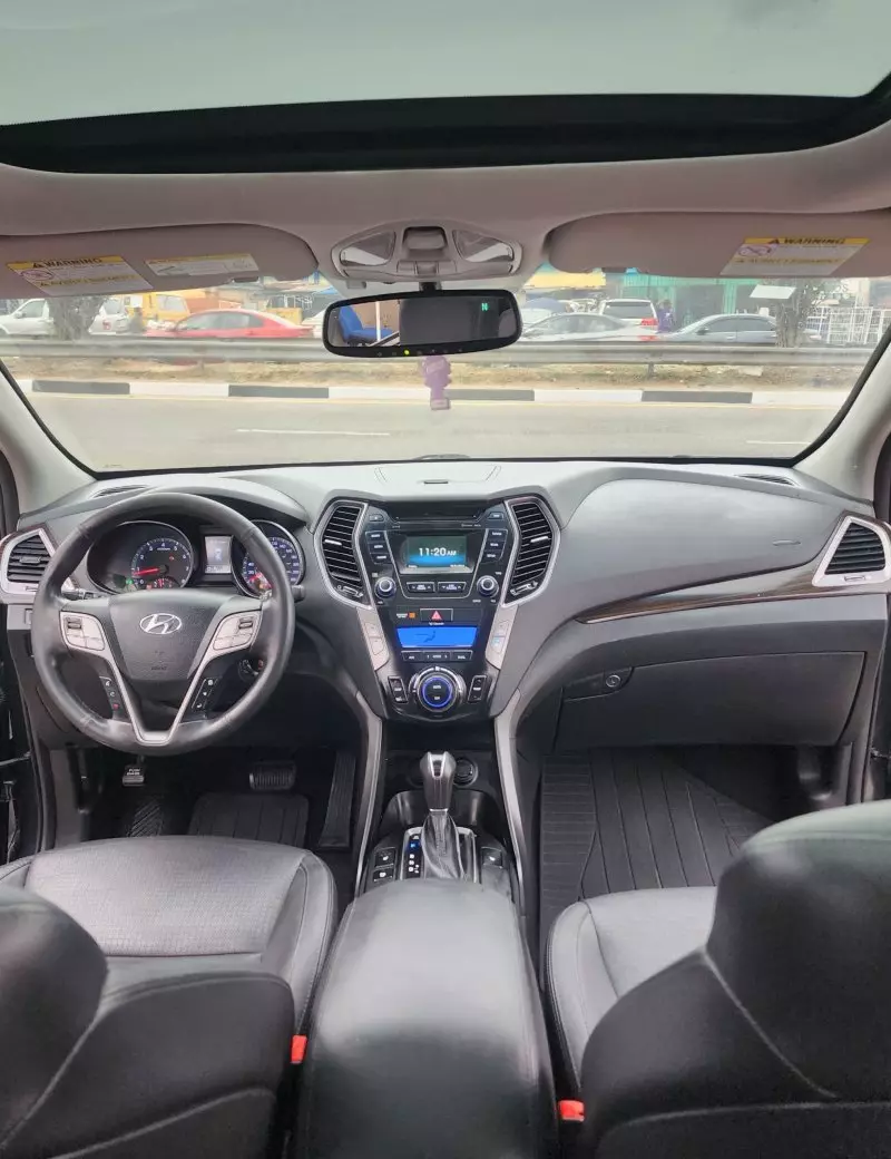 Hyundai Santa Fe   - 2014