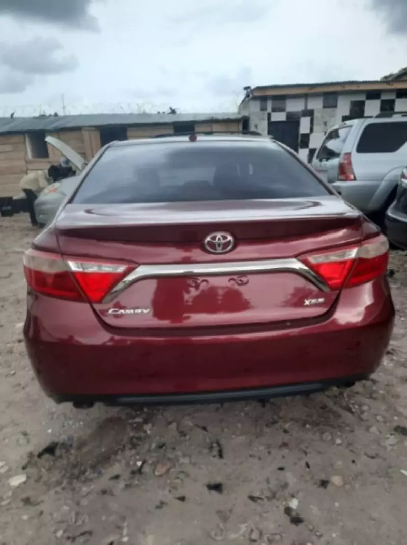 Toyota camry   - 2016