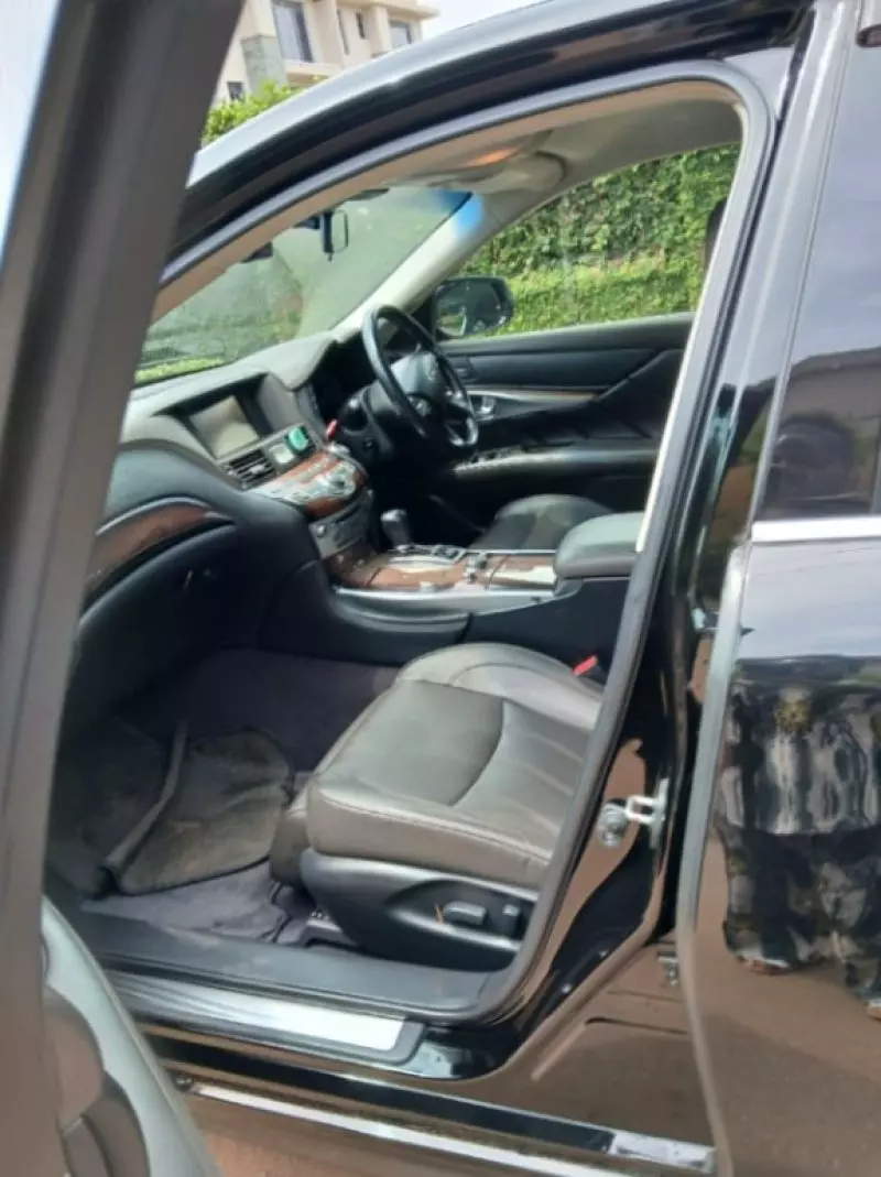 Nissan Fuga    - 2015