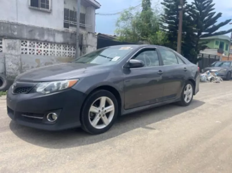 Toyota Camry   - 2014