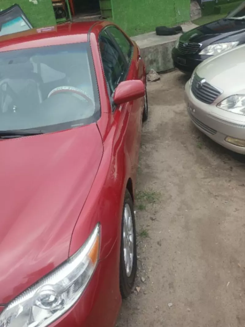 Toyota Camry   - 2011
