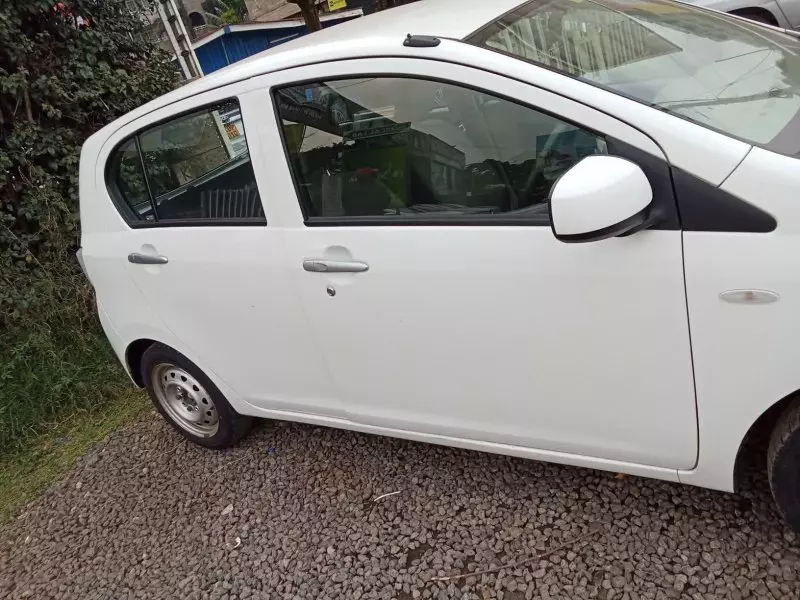Daihatsu Mira    - 2017
